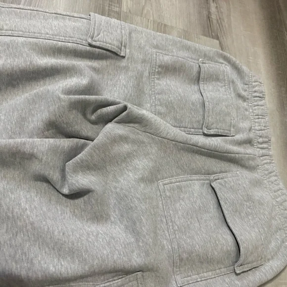 Aritzia Light Gray Cargo Pants Heather Chrome - Picture 5 of 6